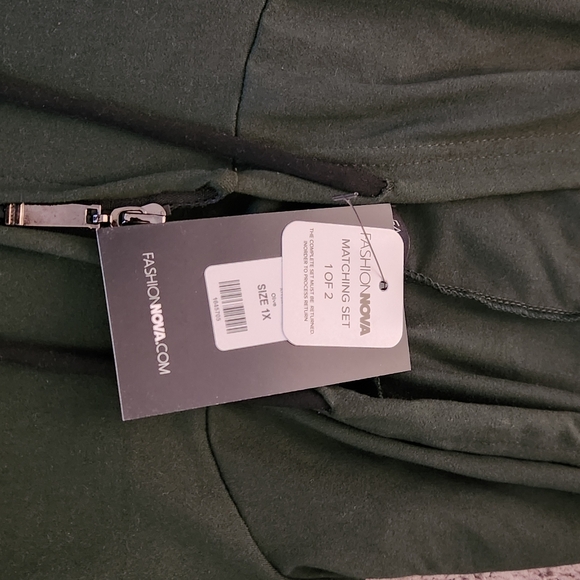 Fashion nova olive green jogging suit - Picture 5 of 8